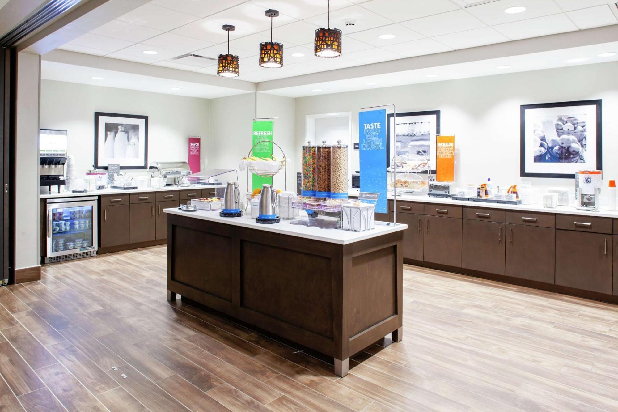 Hampton Inn & Suites Overland Park South Stanley Экстерьер фото